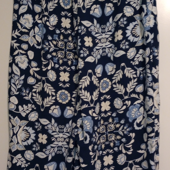 Capris - Picture 3 of 4